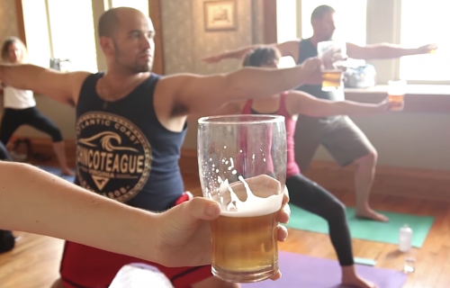 Verovatno ste čuli za toplu jogu, ali da li ste čuli za pivo jogu?