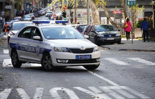 UŽAS na Novom Beogradu: Žena dohvatila nož, pa krenula da SEČE muža po stomaku!