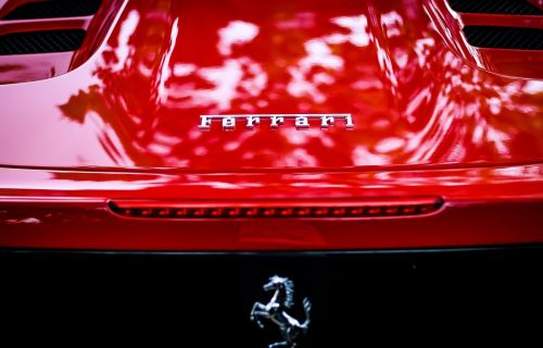 SPREMNI ZA POLETANJE? Ovako izgleda vožnja u Ferrariju pri brzini od 372 km/h (VIDEO)