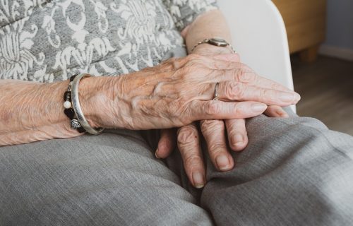 Super baka: 93-ogodišnja žena iz Kruševca se oporavila od koronavirusa