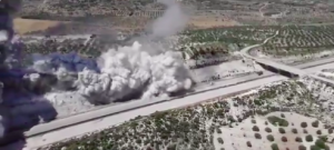 Trenutak EKSPLOZIJE u Idlibu, dim kulja iznad provincije, ima TEŽE POVREĐENIH (VIDEO)