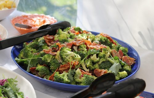 Za sve ljubitelje povrća: BROKOLI salata sa SUNCOKRETOM je spoj zdravlja i jedinstvenog ukusa (VIDEO)