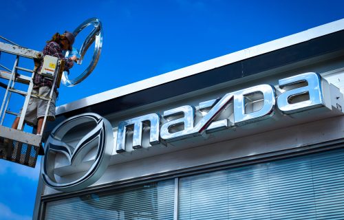 I gigantima treba pomoć: “Mazda” traži zajmove od velikih banaka
