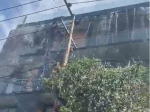Nestvarna scena u Meksiku: “Vodopad” pljušti niz zgradu posle zemljotresa (VIDEO)