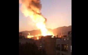 Trenutak u kojem je klinika odletela u vazduh: ZASTRAŠUJUĆI snimak tragedije u Teheranu (VIDEO)