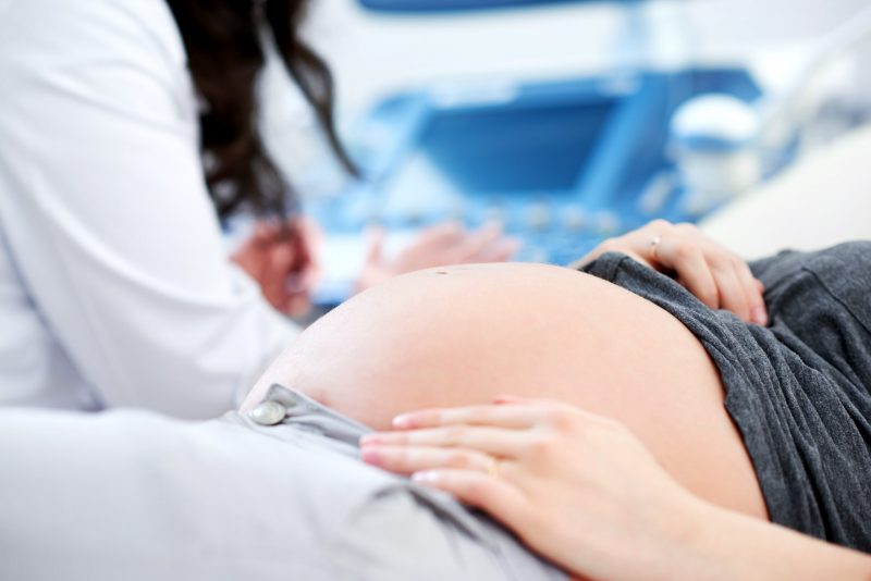 Zastrašujuće otkriće: Korona pogađa BEBE u majčinoj utrobi, trudnice ne moraju ni da se zaraze