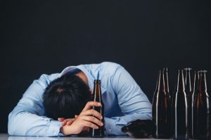 Pijete alkohol na PRAZAN želudac? Ova greška može biti FATALNA po vaš život